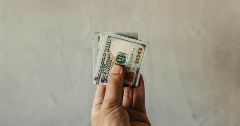 Por la suba del dólar, en junio aumentaron los depósitos en los bancos, pero bajaron los créditos en moneda extranjera
