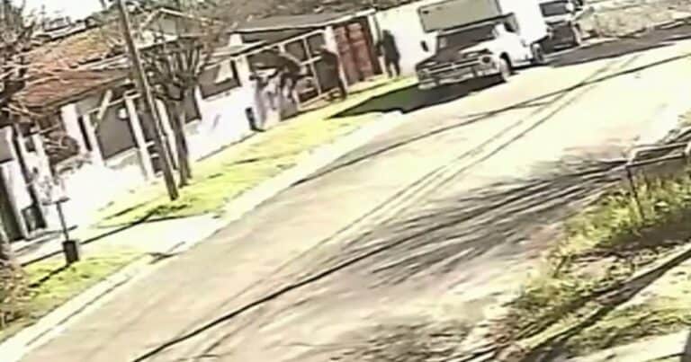 «¡¿Dónde están los dólares?!»: entraron a la casa de un jubilado mientras jugaba Argentina, le pegaron y le robaron US$ 10.000