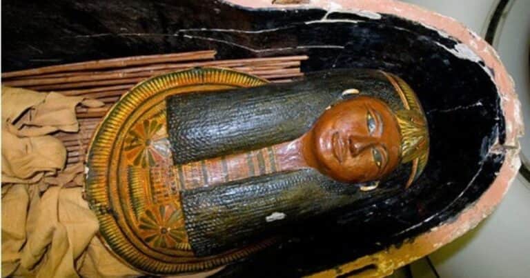 Descubren que las princesas del antiguo Egipto eran arqueras expertas y las enterraban con sus armas