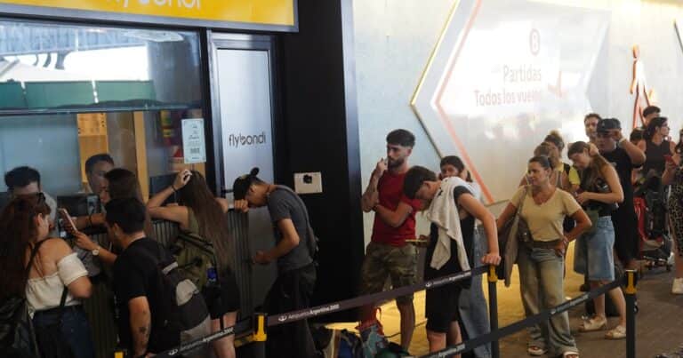 ¿El fin de Flybondi? Lleva más de una semana sin vuelos, canceló todos los del fin de semana largo y suspendió a tripulantes