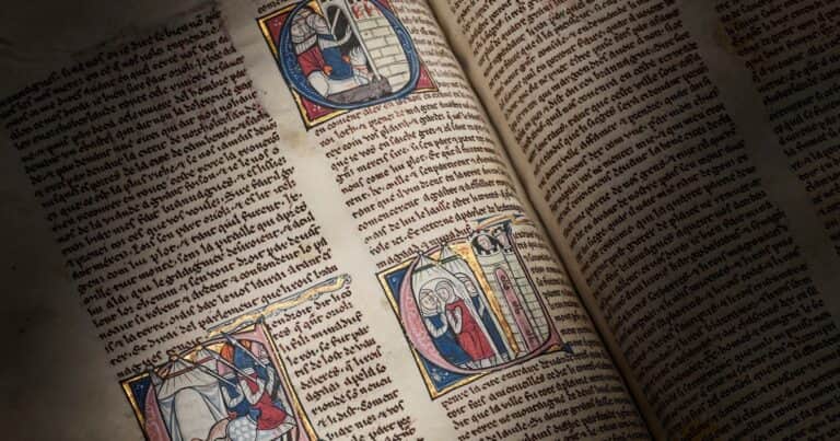 Subastaron un manuscrito medieval sobre la historia del rey Arturo y la búsqueda del Santo Grial que nunca fue expuesto al público