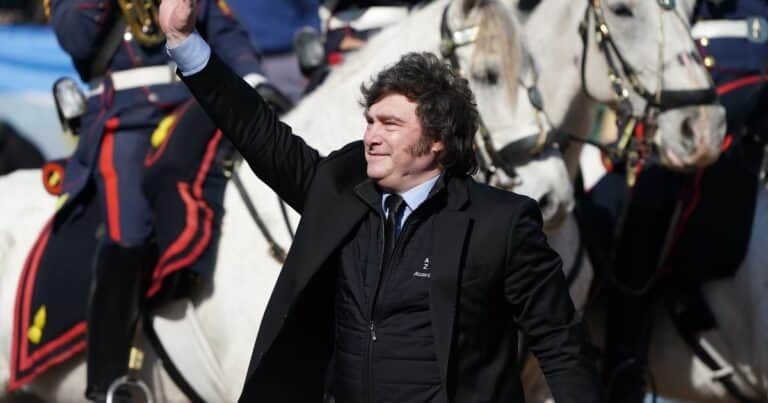 «Después vienen a hablar de interferencias»: Javier Milei acusó al Gobierno de Brasil de «poner plata en la campaña anti-Argentina»