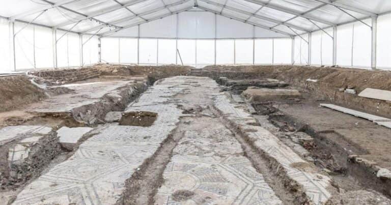 Debajo de una pescadería hallaron una iglesia construida hace 1600 años