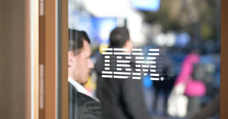 Las acciones de IBM se desplomaron más de 25% en un día de locos en Wall Street