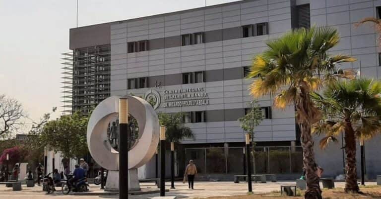 Detuvieron a un hombre que cuidaba a su esposa internada con quemaduras: era él quien la había prendido fuego