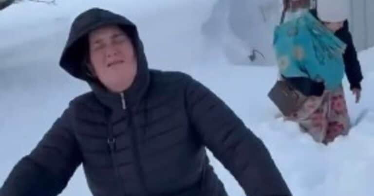 Se escapó a la montaña con dos maestras del jardín de su hijo, quedaron varados por una tormenta de nieve y tras el rescate se desató un escándalo