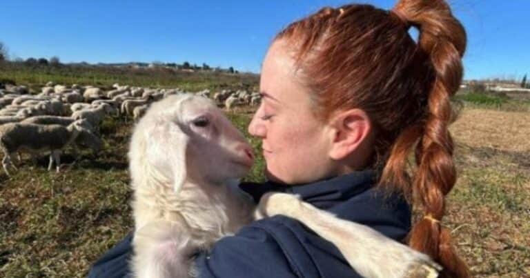 Elena, ganadera y agricultora de 26 años: «Empiezo a trabajar a las 7 y acabo a las 22, pero soy feliz»