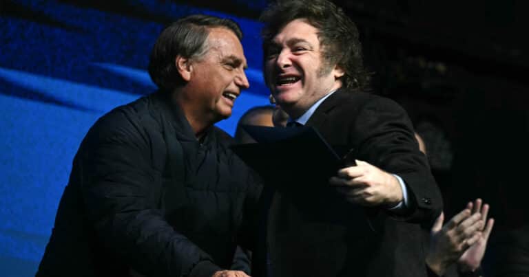 Milei viaja a San Pablo: respaldará la candidatura presidencial de Flavio Bolsonaro, recibirá un premio que ya le dieron a Karina y no verá a Lula