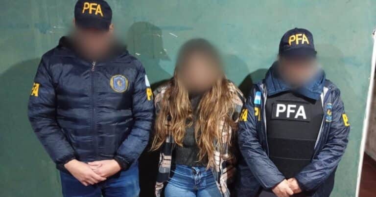 El viaje que despertó sospechas en Ezeiza y terminó con una mujer detenida por reclutar argentinos para combatir en Ucrania