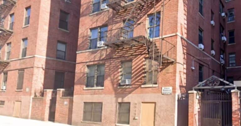 Milagro en Nueva York: un bebé de un año cayó al vacío por una ventana de un quinto piso y sobrevivió