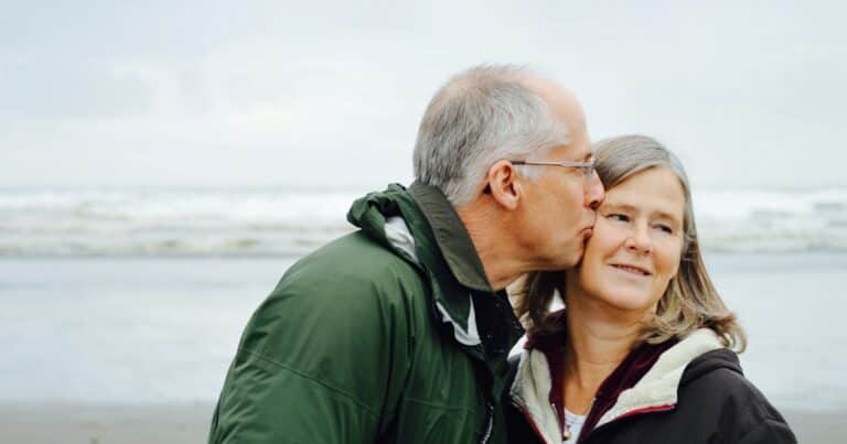 “Llevaba muchos años sintiéndome sola y sufriendo”: empezar terapia de pareja después de media vida juntos, en la jubilación