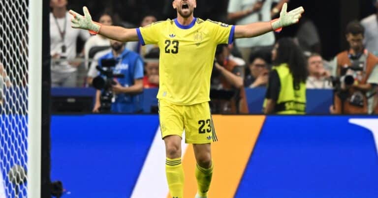Unai Simón, arquero de la selección española: «Desayuno tostadas y palta, de vez en cuando huevos revueltos. Un poco de fruta y cereales con leche. Un desayuno completo»