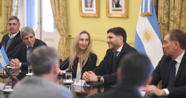 Entre la urgencia económica y el cálculo electoral: Milei acelera las reformas económicas en el Congreso mientras se abraza a la suspensión de las PASO