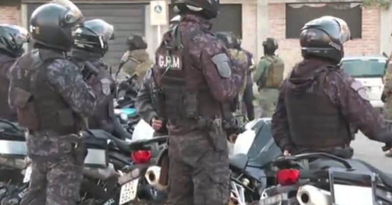 Operativo de seguridad en Fuerte Apache para encontrar al asesino de un policía: más de 20 allanamientos, drones y helicópteros