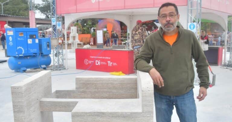 Un cubo, la piedra y el vacío: el chileno Mauricio Guajardo conquistó la Bienal del Chaco