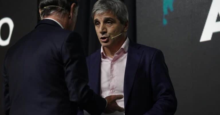 Obra pública: Caputo les reconoció a constructoras una deuda de $220.000 millones y ofreció pagarles con bonos