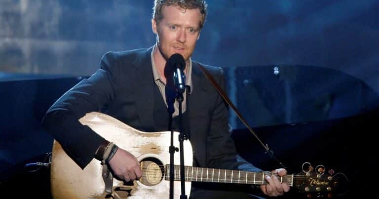Murió Glen Hansard a los 56 años: la historia del músico de “Once” que pasó de vivir en la calle a ganar un Oscar