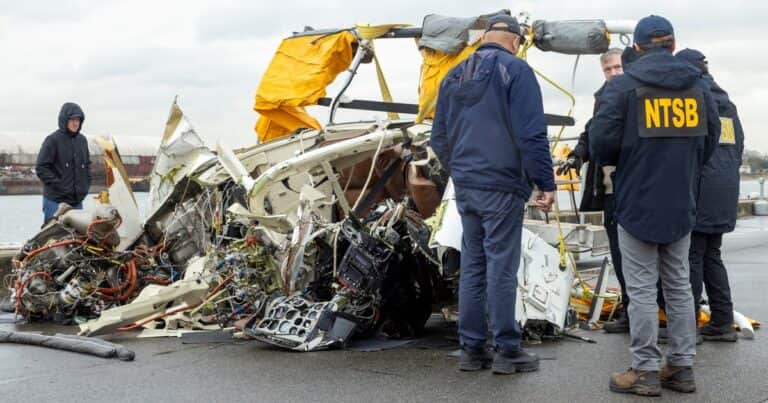 Fin del misterio: un año después, se conoció por qué se estrelló en el río Hudson el helicóptero en el que viajaba una familia española