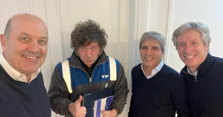 Por qué el superávit fiscal y comercial no alcanza: deuda, intereses y la compra de dólares de los argentinos, en la mira