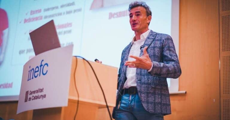 Felipe Isidro, experto en educación física: «A partir de los 70 años, hay personas que caminan sin problema, pero luego no pueden subir las escaleras en casa»