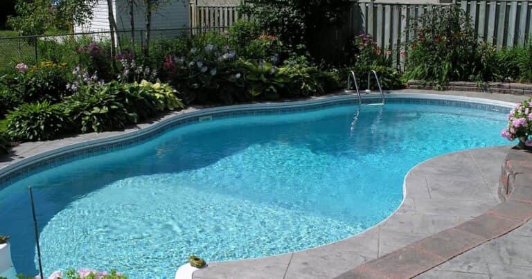 Pánico y dificultad para respirar: 60 turistas intoxicados en España por una falla en una piscina que emanó gases tóxicos