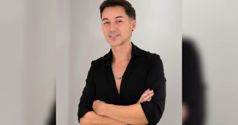 Álex Sestelo, peluquero: «Cuando vamos a teñirnos, lo ideal es que el pelo no esté recién lavado»