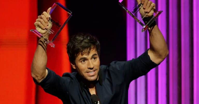 Enrique Iglesias, a sus 51 años: “En realidad no tengo una rutina específica. En casa, suelo hacer flexiones y press de banca. Cuando estoy de gira, voy al gimnasio a entrenar»