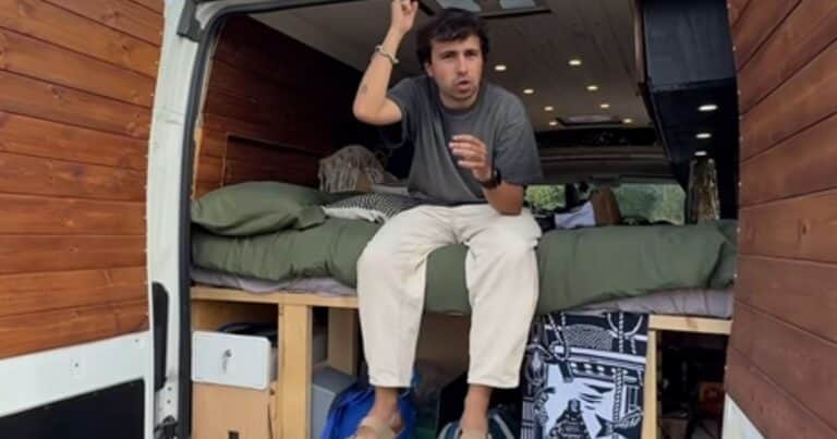 Juanma López, joven que vive en un furgón: “Me gasto más de 1.000 euros al mes. La gente se piensa que vivir aquí es barato, pero para nada”
