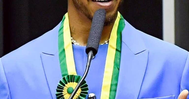 La lección de Lewis Hamilton, siete veces campeón de la Fórmula 1: «Sé tú y no olvides quién eres»