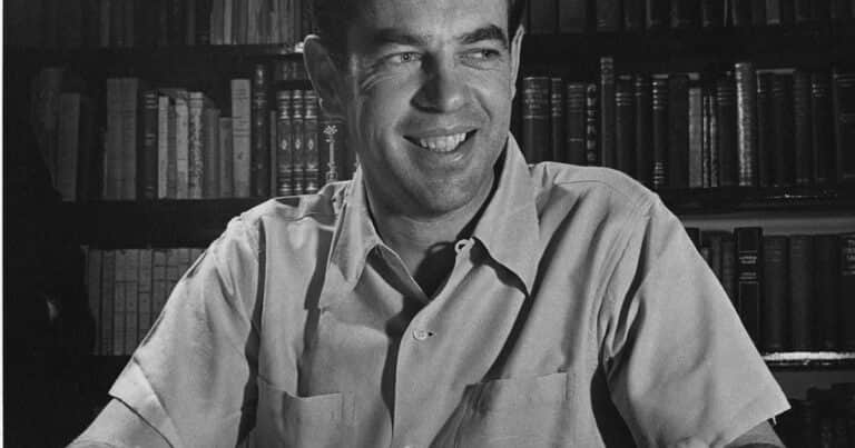 Joseph Campbell, escritor y profesor: «La cueva a la que temes entrar guarda el tesoro que buscas»