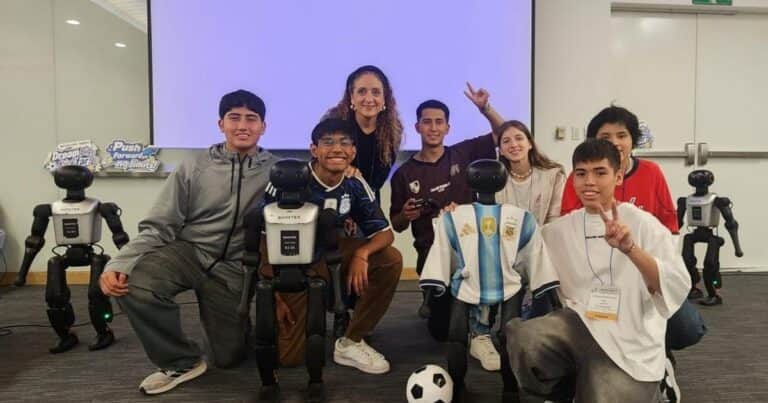 Tienen 18 y 19 años, son argentinos y obtuvieron un reconocimiento en el Mundial de Robótica en Corea del Sur: «Fuimos con la expectativa de priorizar el aprendizaje por encima del resultado»
