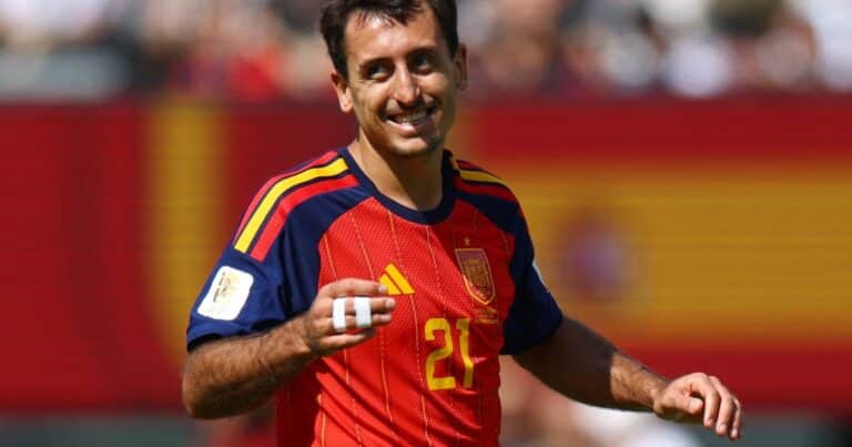 Mikel Oyarzabal, delantero de España sobre el estudio universitario: «Sé que es importante en la vida tener una segunda opción de futuro al margen del fútbol»