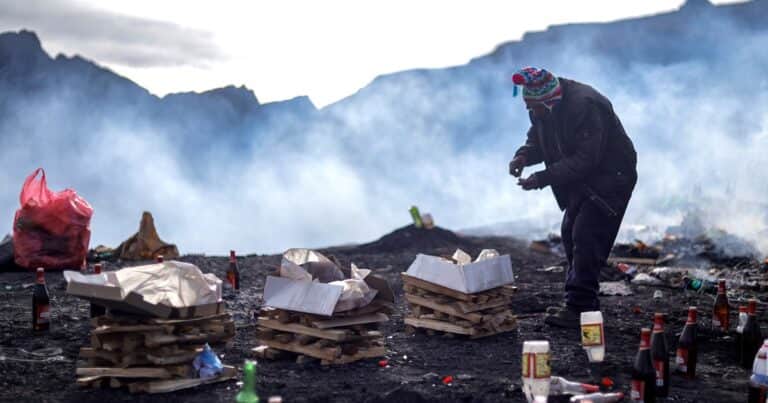 Bolivia inicia el mes de la Pachamama con rituales de agradecimiento en sitios sagrados: «No simplemente es recibir, también es dar»