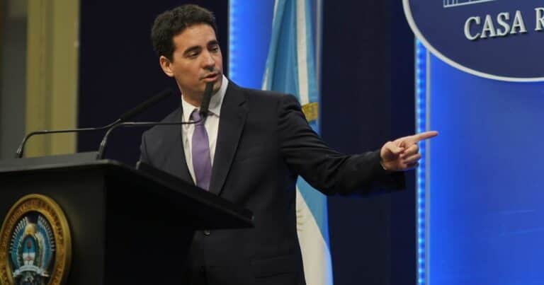 El Gobierno dice que le preocupa el alto nivel de mora de las familias, pero reitera que no se involucrará: «Creemos en las soluciones entre privados»