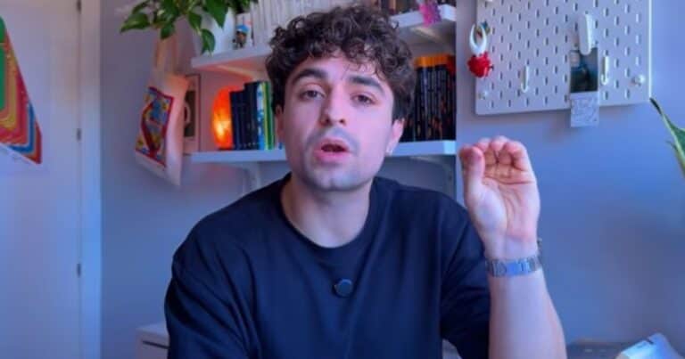 Néstor Baruque, filósofo de 28 años: “Las personas que nos hemos criado con un teléfono móvil tenemos falta de sentido; se nos ha educado para estar alejados de nuestro pensamiento”