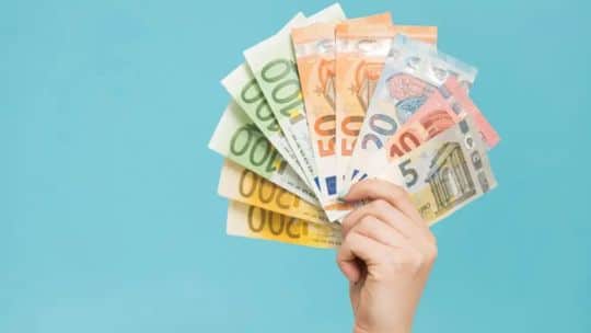 A cuánto cotiza el euro blue hoy, jueves 27 de agosto