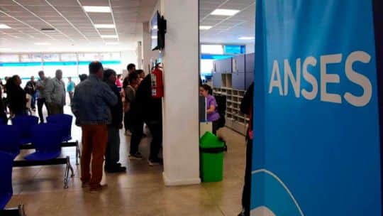 ANSES completa el cronograma de la semana: quiénes cobran jubilaciones, asignaciones y becas este viernes 18