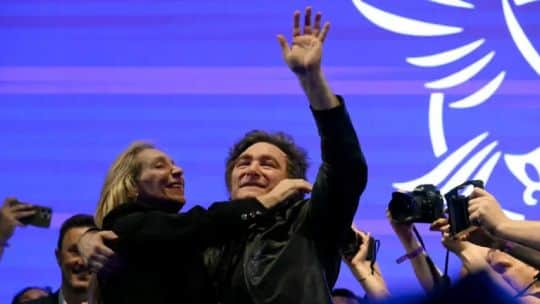 La primera grieta entre los Milei