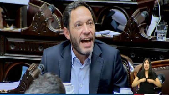 Diputado de la Coalición Cívica: "El nacionalismo tonto es la careta de todo autócrata"