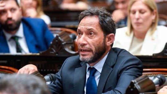 Diputado sobre el "adoctrinamiento ideológico" de Milei: "Silencio de los republicanos intermitentes..."