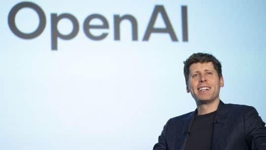 El director ejecutivo de OpenAI anunció que la empresa no saldrá a la bolsa este año y habló de los temores que genera esta tecnología