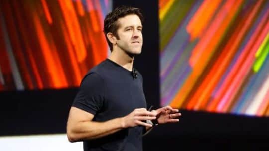 RDC: John Ternus asumió el liderazgo de Apple y enfrenta el desafío de la inteligencia artificial