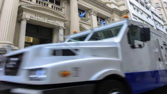 La cantidad de cheques rechazados sin fondos cayeron en julio, según el Banco Central