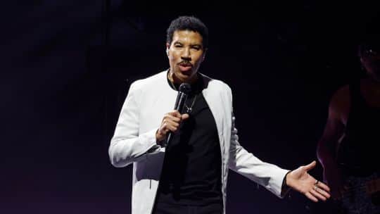 Preocupación por Lionel Richie: el cantante fue internado en terapia intensiva tras su show en St. Louis