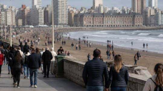 Un hombre de 83 años perdió el control de su auto y atropelló a una pareja en la costa de Mar del Plata