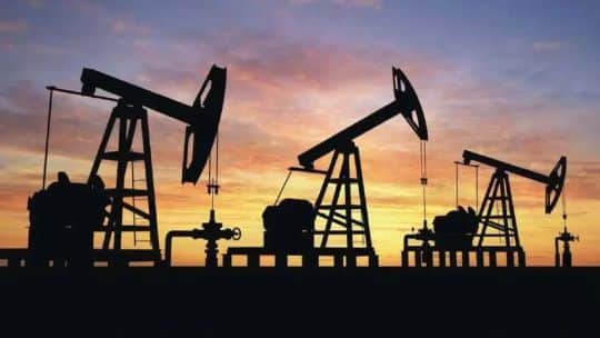El petróleo volvió a bajar de US$100: por qué el mercado argentino suma señales de cautela
