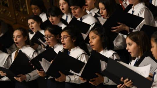 Convocan a un acto en el Senado para pedir que restituyan el Coro Nacional de Niños