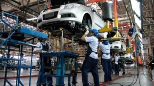 En Ronda de Corresponsales analizaron la crisis de la industria automotriz y el avance de China