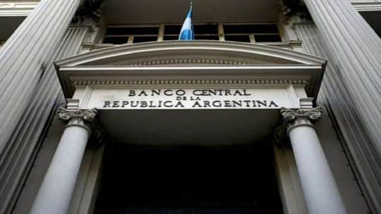 El BCRA compró US$ 14 millones, pero las reservas perforaron los US$ 50.000 millones