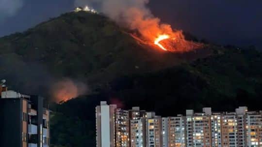 Colombia en llamas: cuatro focos de incendio forestales en paralelo en Medellín